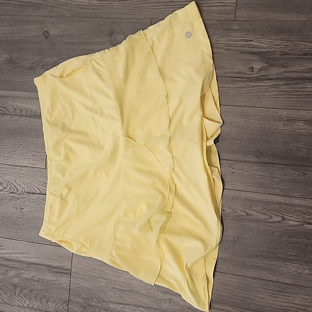 BETTE & COURT - L- Yellow Ruffle Skort